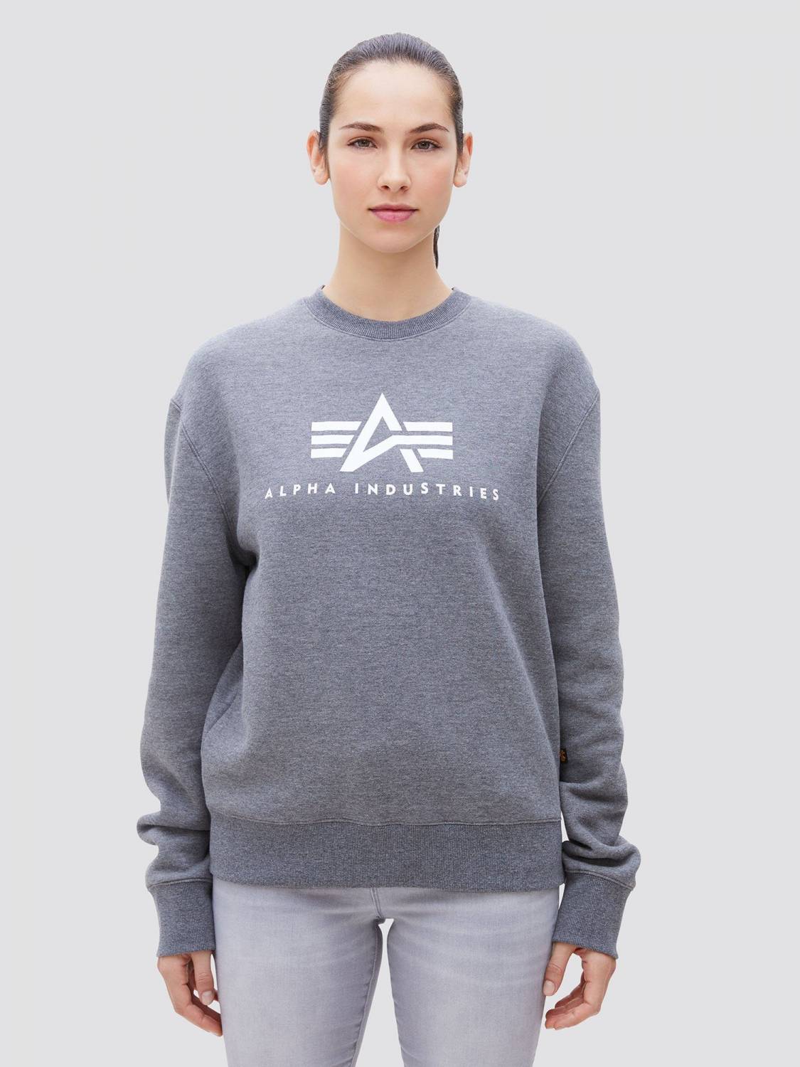 Свитшот / Толстовка "Basic Logo Crewneck" (Medium Charcoal Heather) Alpha Industries
