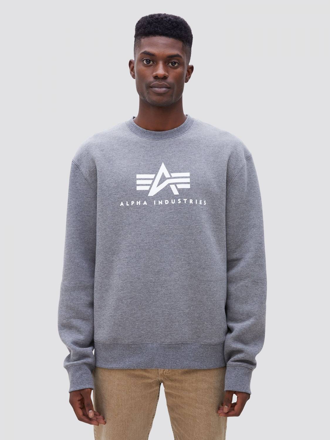 Свитшот / Толстовка "Basic Logo Crewneck" (Medium Charcoal Heather) Alpha Industries