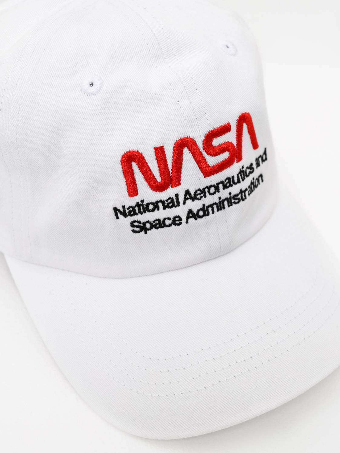 Кепка / Бейсболка ''NASA Worm Logo'' (White) Alpha Industries