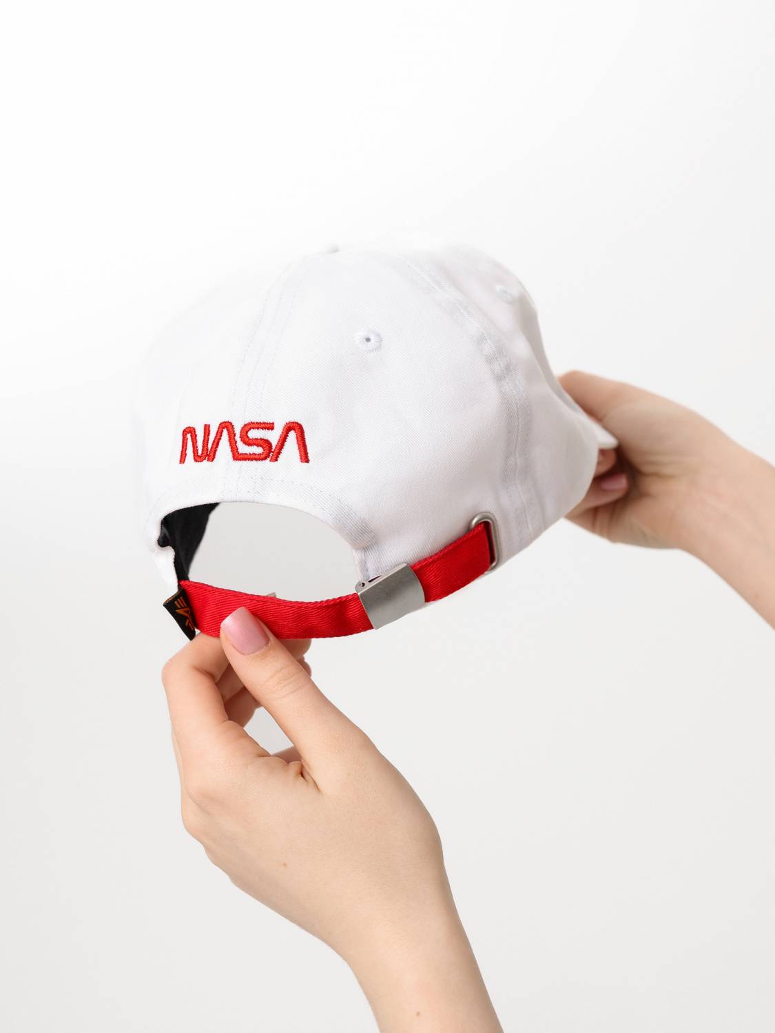 Кепка / Бейсболка ''NASA Worm Logo'' (White) Alpha Industries