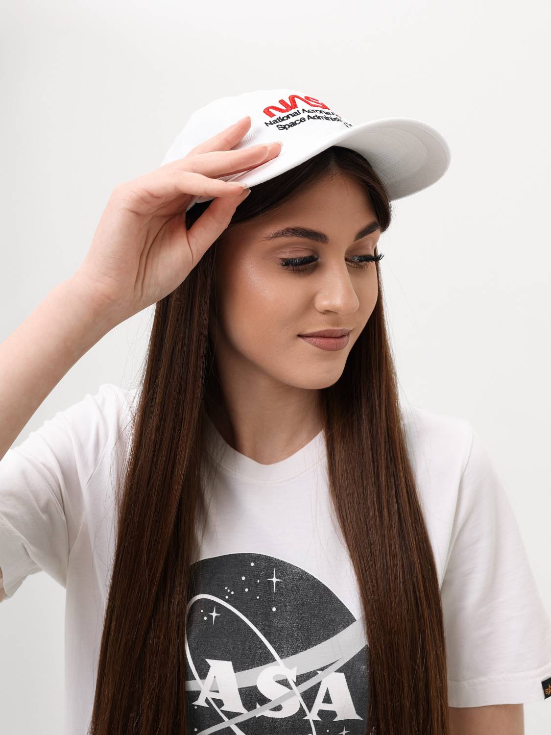 Кепка / Бейсболка ''NASA Worm Logo'' (White) Alpha Industries