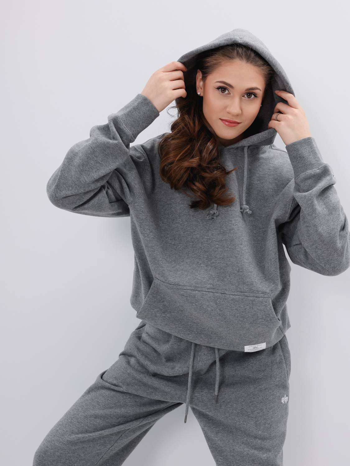 Худи / Толстовка "Essential Hoodie" (Medium Charcoal Heather) Alpha Industries