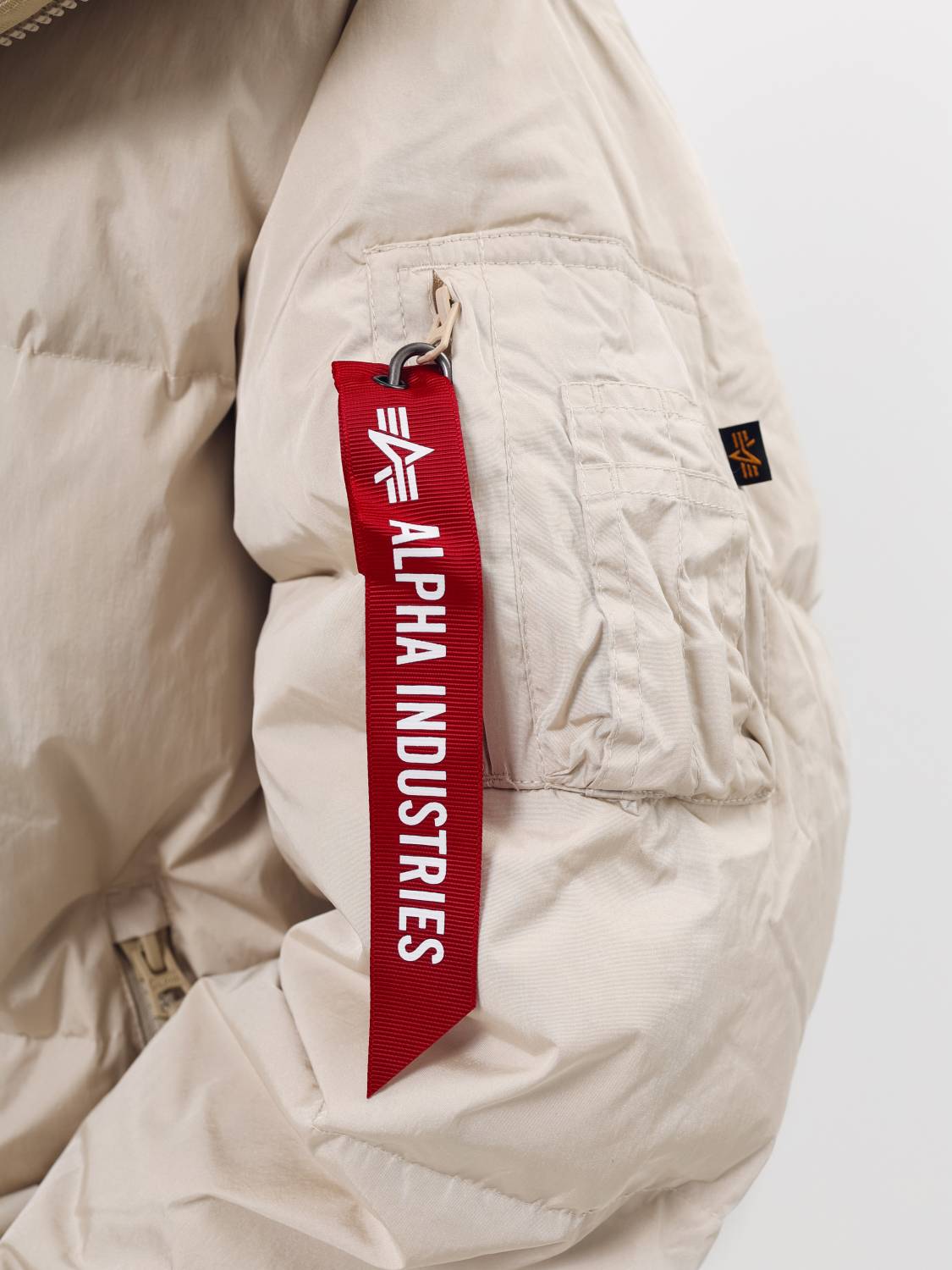 Пуховик / Куртка теплая женская "Sierra Short Puffer W" (Limestone) Alpha Industries