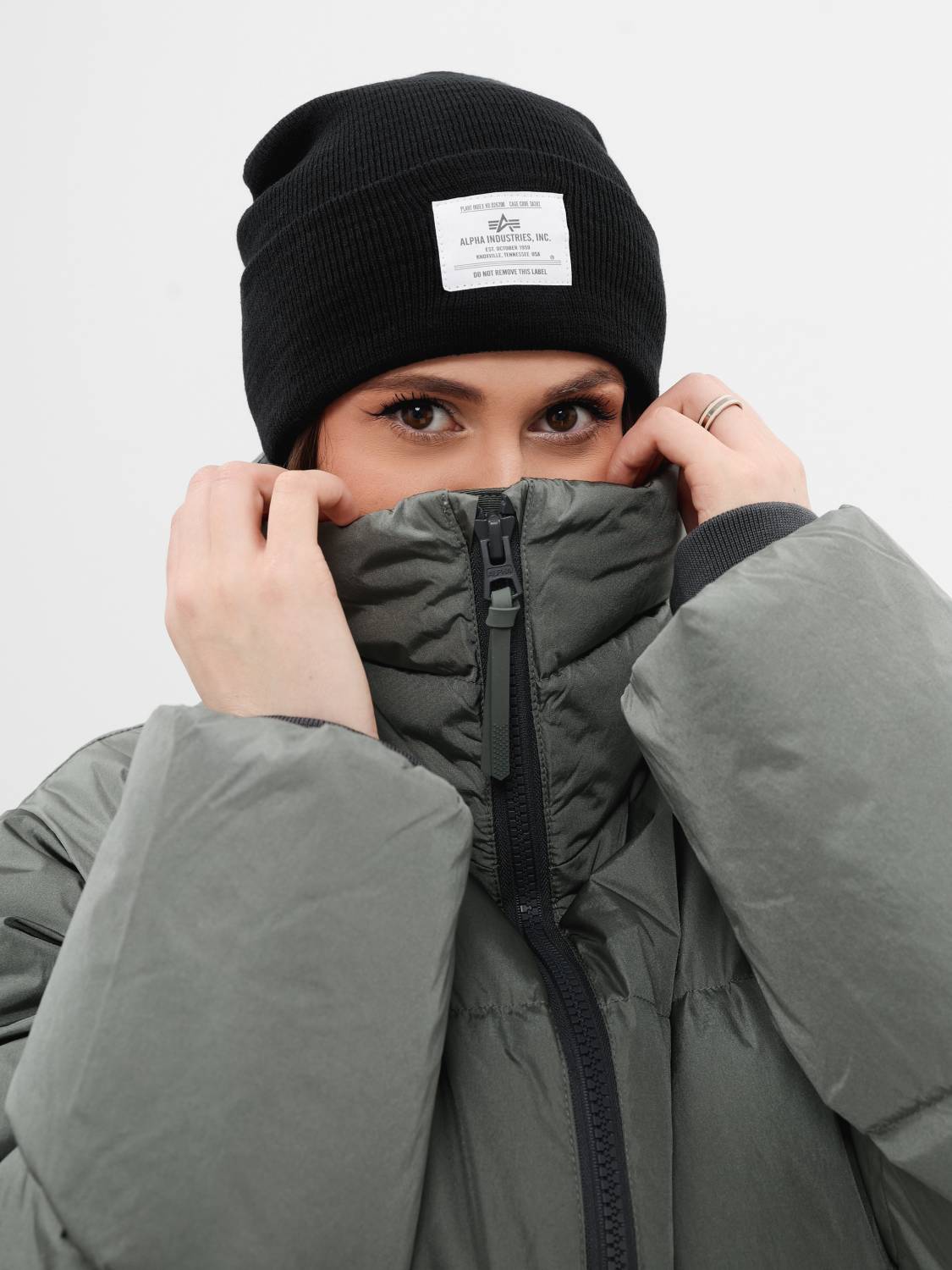 Пуховик / Куртка теплая женская "Sierra Short Puffer W" (Field Gray) Alpha Industries
