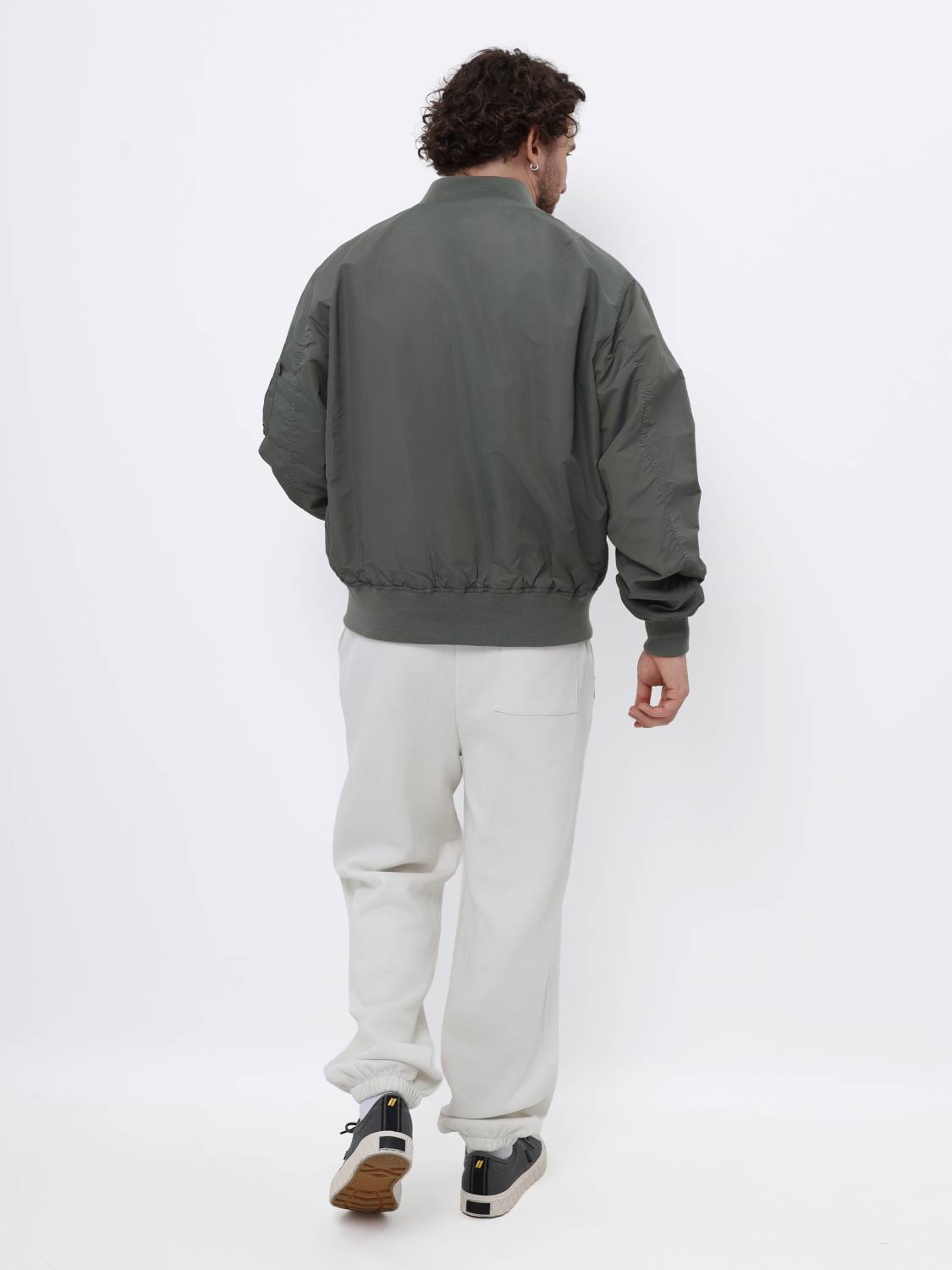 Куртка / Ветровка / Бомбер мужской "Logo L-2B Hunter Relaxed" (Field Gray) Alpha Industries Куртка / Ветровка / Бомбер мужской "Logo L-2B Hunter Relaxed" (Field Gray) Alpha Industries