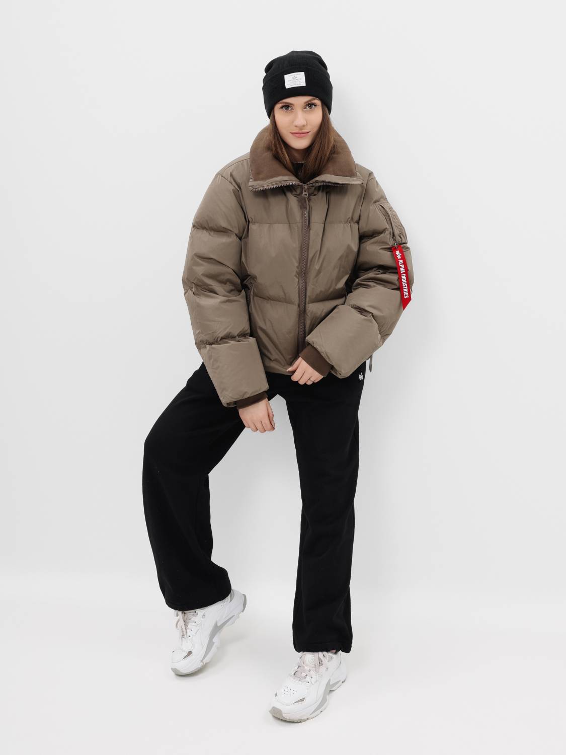 Пуховик / Куртка теплая женская "Sierra Short Puffer W" (Coyote Brown) Alpha Industries