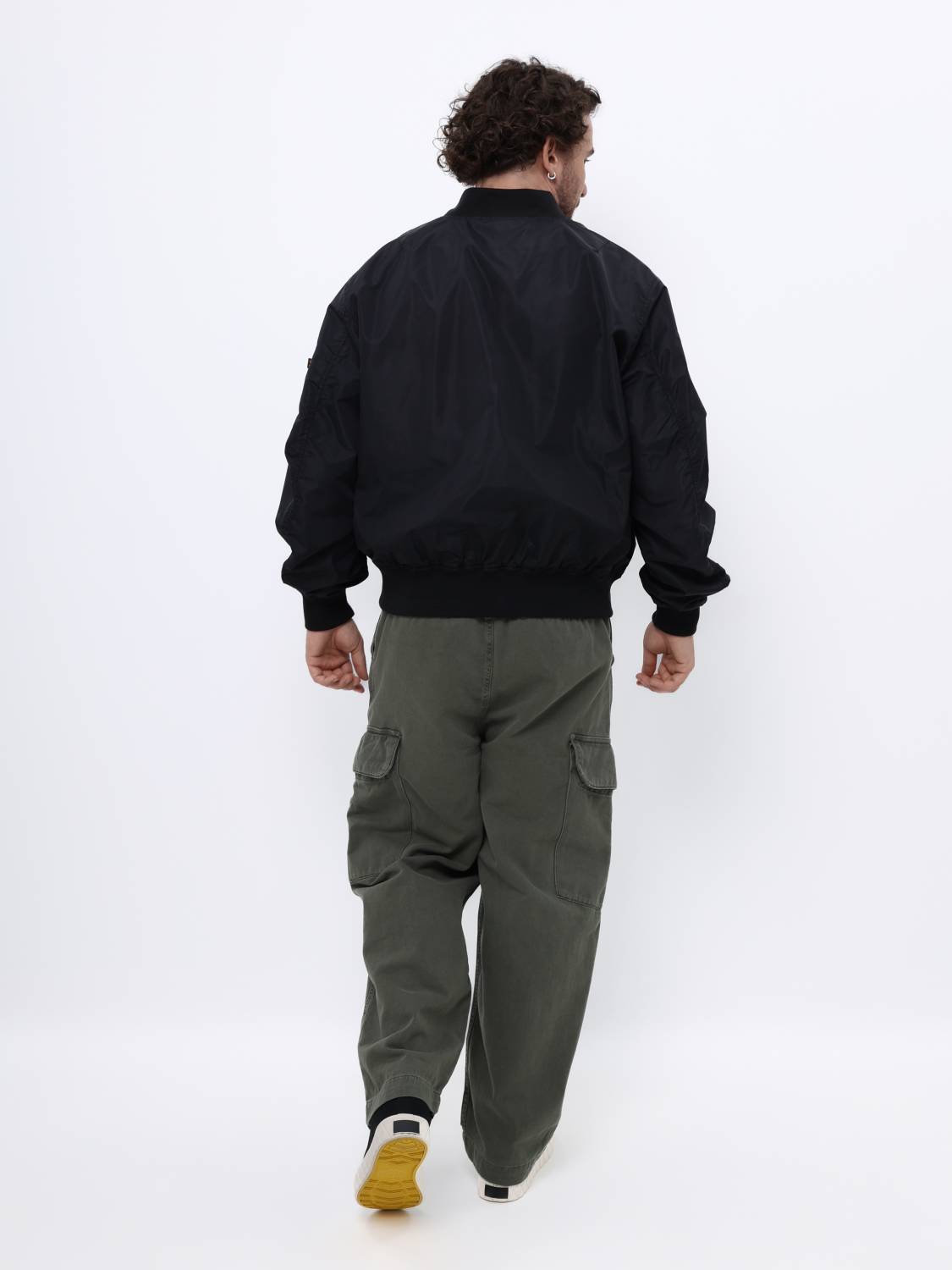 Куртка / Ветровка / Бомбер мужской "Logo L-2B Hunter Relaxed" (Black) Alpha Industries Куртка / Ветровка / Бомбер мужской "Logo L-2B Hunter Relaxed" (Black) Alpha Industries