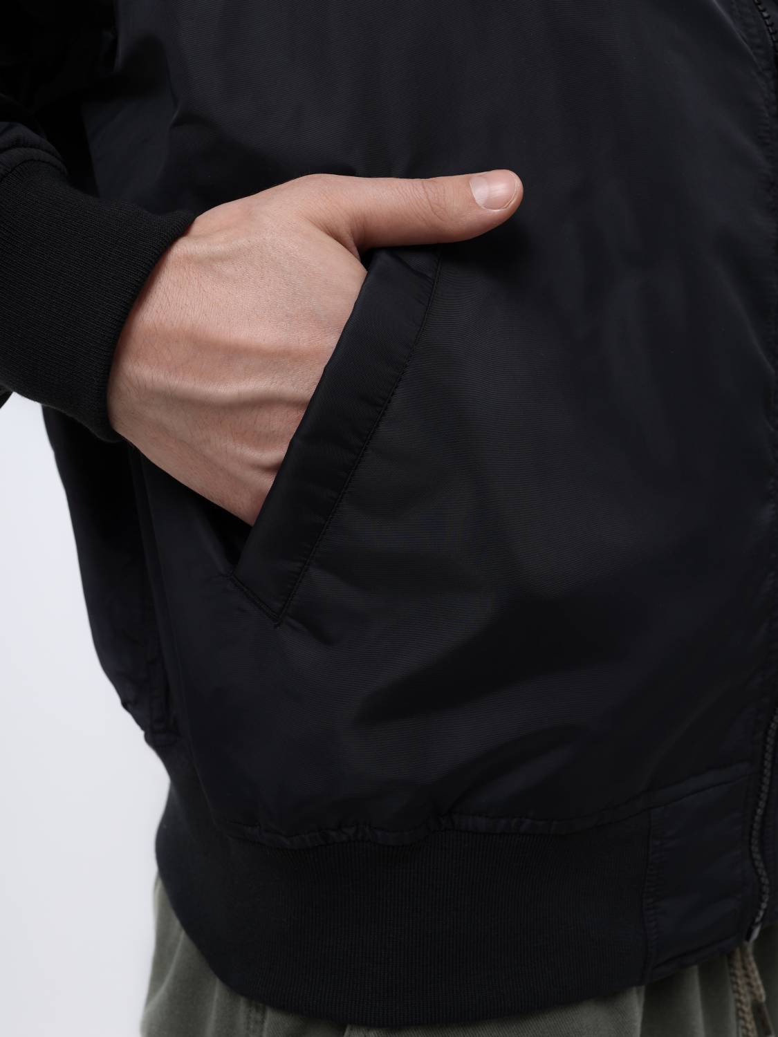 Куртка / Ветровка / Бомбер мужской "Logo L-2B Hunter Relaxed" (Black) Alpha Industries Куртка / Ветровка / Бомбер мужской "Logo L-2B Hunter Relaxed" (Black) Alpha Industries