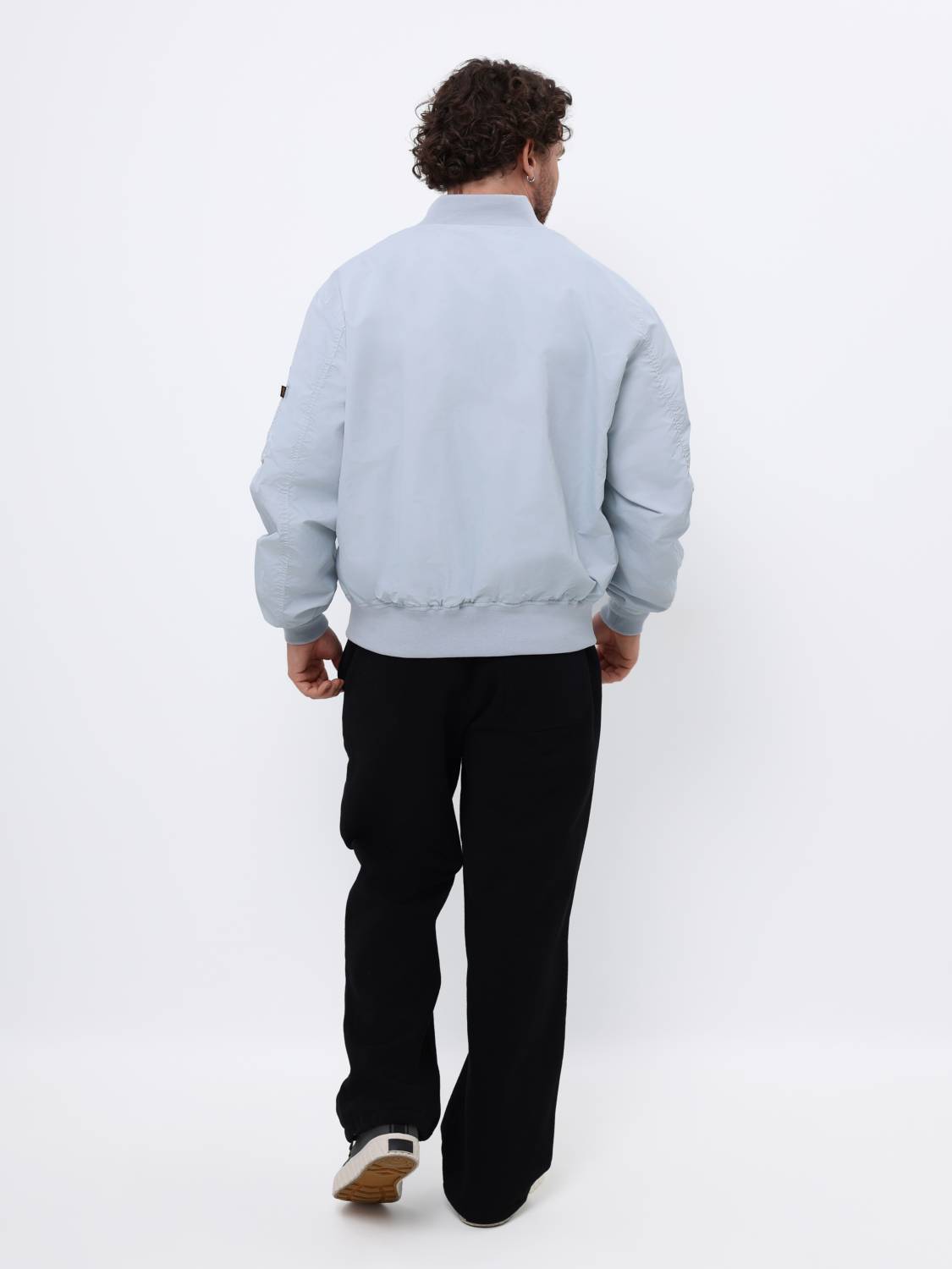 Куртка / Ветровка / Бомбер мужской "Logo L-2B Hunter Relaxed" (Mist) Alpha Industries Куртка / Ветровка / Бомбер мужской "Logo L-2B Hunter Relaxed" (Mist) Alpha Industries