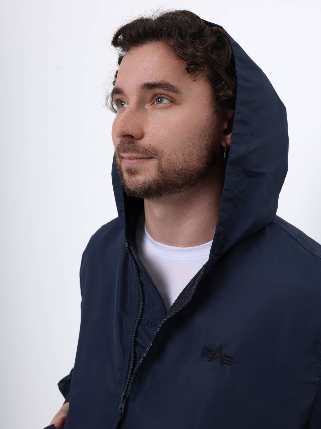 Куртка / Ветровка / Бомбер мужской "Logo L-2B Hooded Hunter" (Replica Blue) Alpha Industries Куртка / Ветровка / Бомбер мужской "Logo L-2B Hooded Hunter" (Replica Blue) Alpha Industries