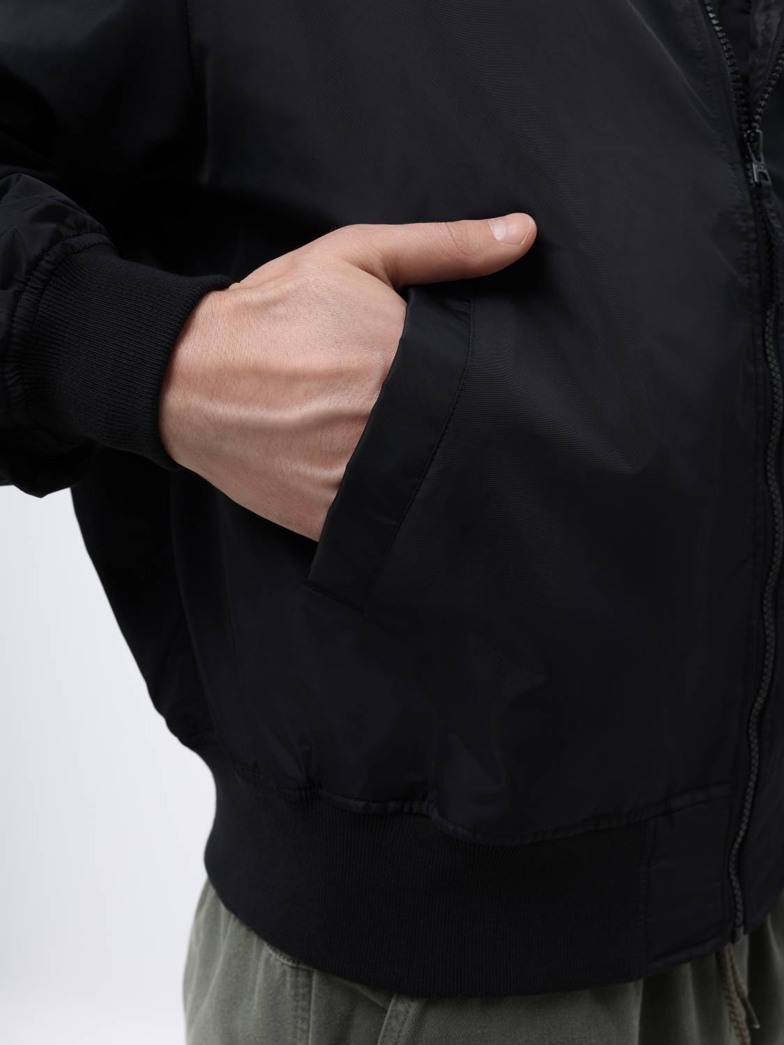 Куртка / Ветровка / Бомбер мужской "Logo L-2B Hooded Hunter" (Black) Alpha Industries Куртка / Ветровка / Бомбер мужской "Logo L-2B Hooded Hunter" (Black) Alpha Industries