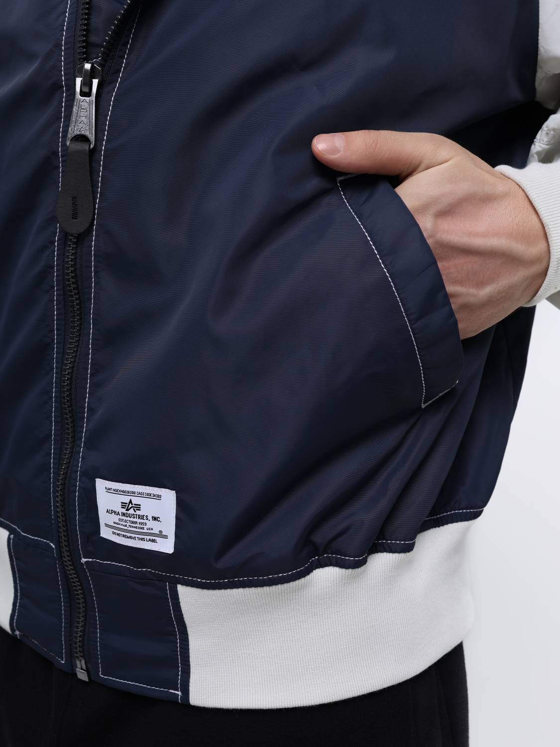 Куртка / Ветровка / Бомбер мужской "L-2B Hooded Relaxed Varsity" (Replica Blue) Alpha Industries Куртка / Ветровка / Бомбер мужской "L-2B Hooded Relaxed Varsity" (Replica Blue) Alpha Industries