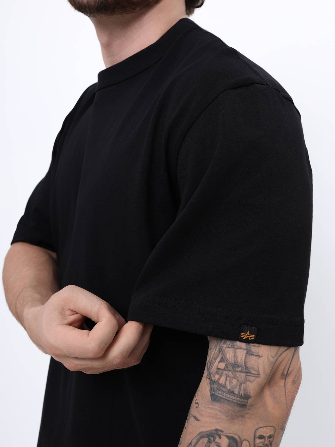 Футболка "SS Relaxed Tee" (Black) Alpha Industries