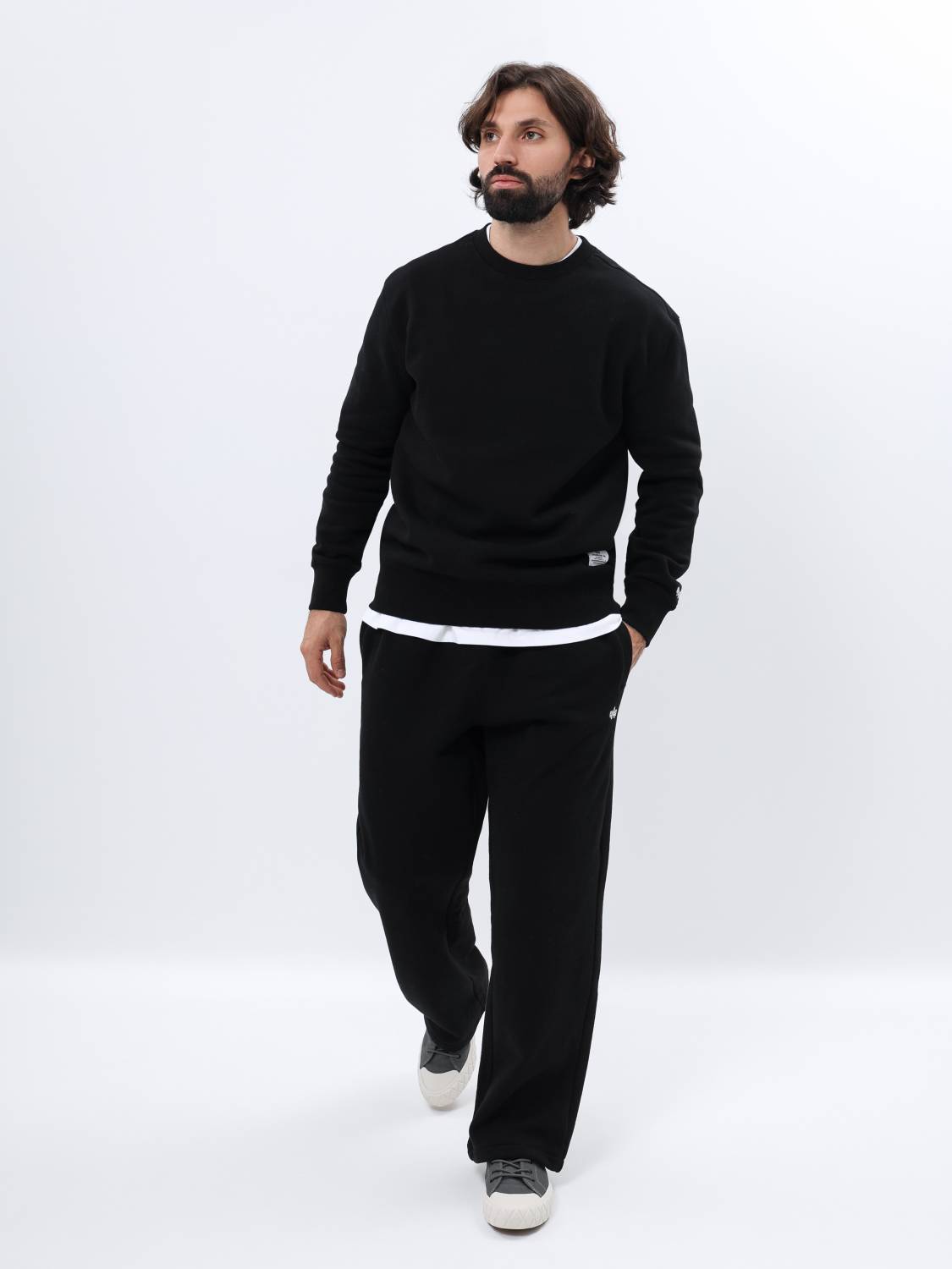 Свитшот / Толстовка "Essential Crewneck" (Black) Alpha Industries