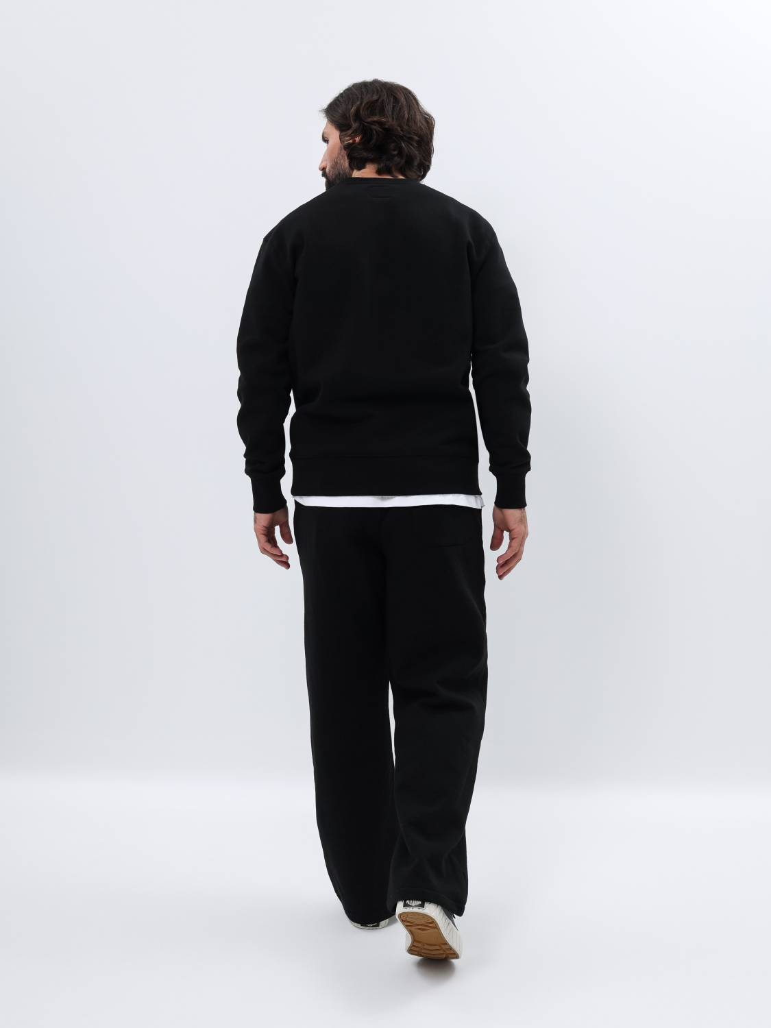 Свитшот / Толстовка "Essential Crewneck" (Black) Alpha Industries