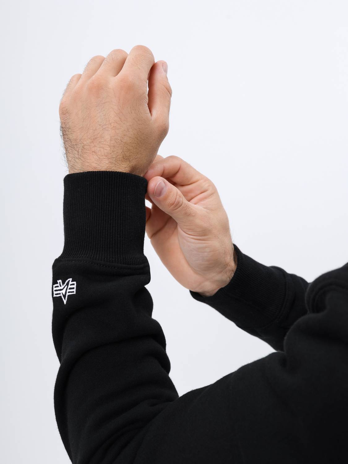 Свитшот / Толстовка "Essential Crewneck" (Black) Alpha Industries