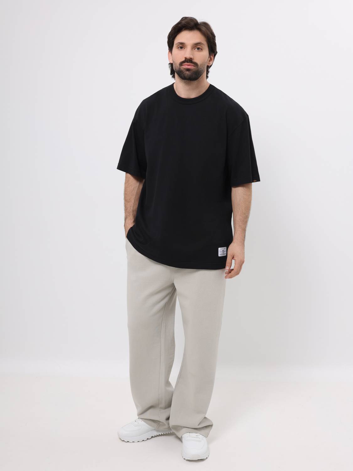 Футболка "Essential Relaxed Tee" (Black) Alpha Industries