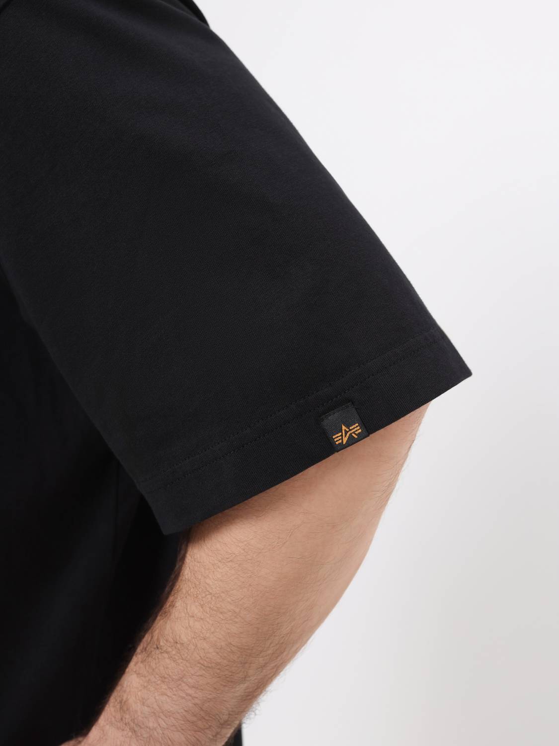 Футболка "Essential Relaxed Tee" (Black) Alpha Industries