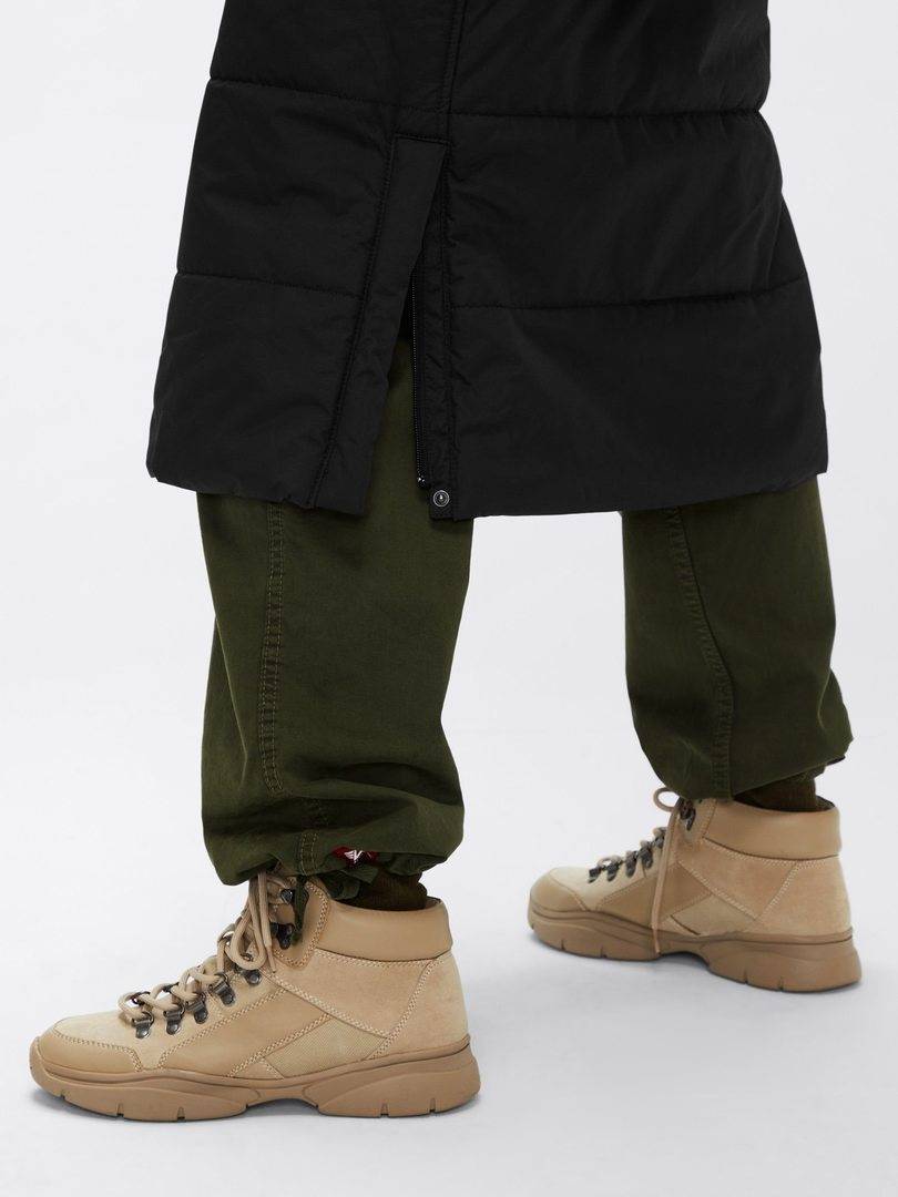 Куртка / Парка теплая женская "Sierra Primaloft" (Black) Alpha Industries