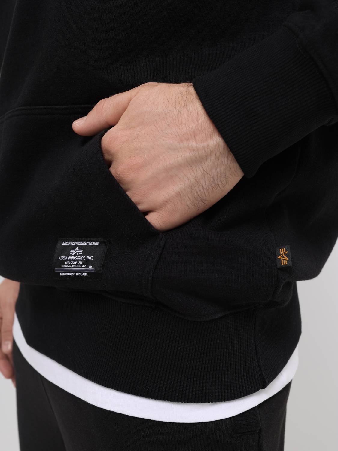 Худи / Толстовка "Essential French Hoodie Gen II" (Black) Alpha Industries