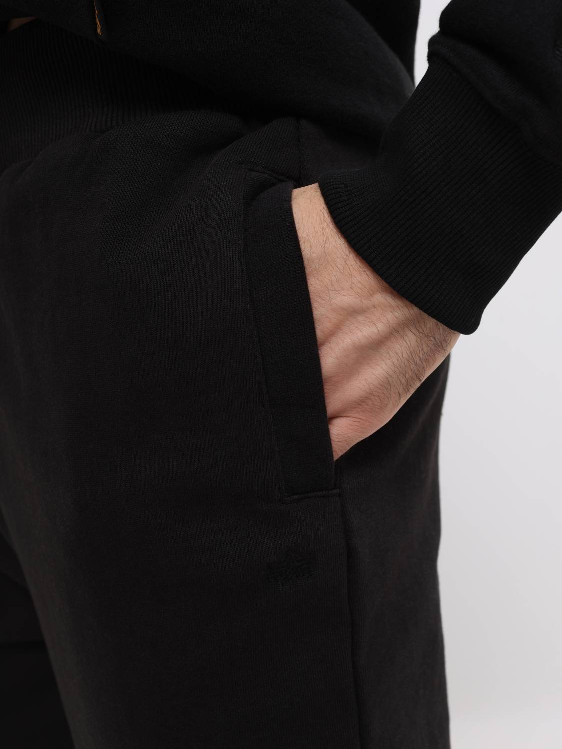 Брюки спортивные "Essential French Sweatpants'' (Black) Alpha Industries