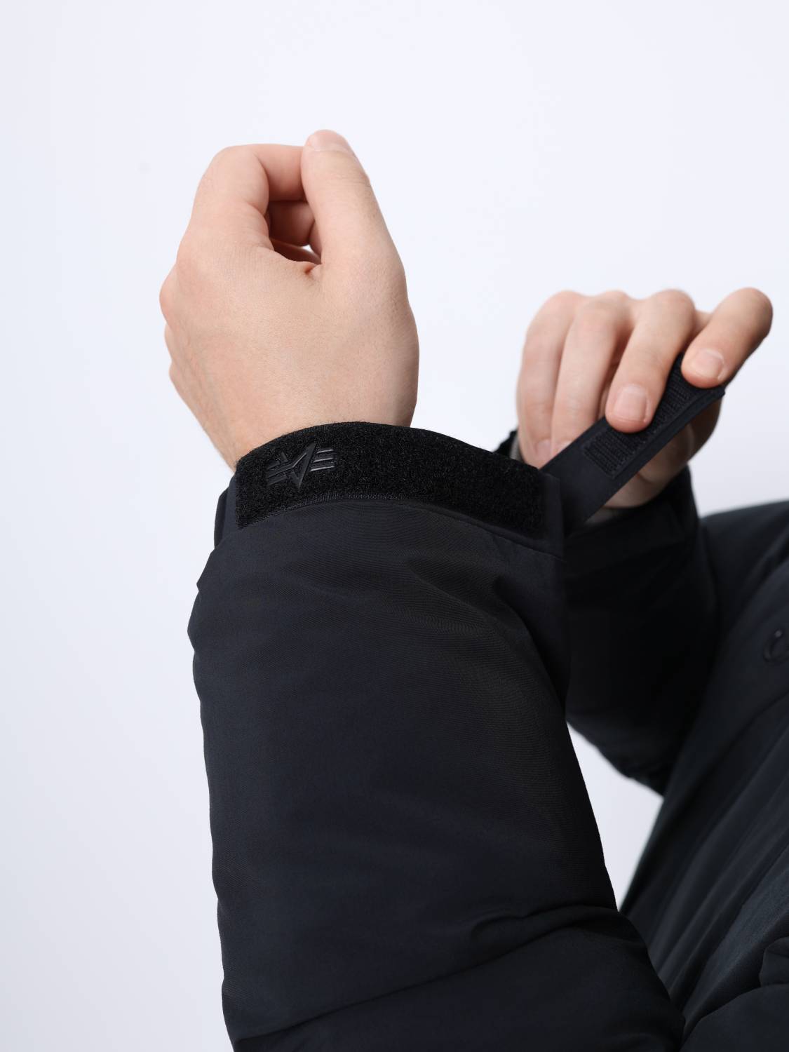 Куртка / Парка теплая пуховая длинная мужская "Seal Long Puffer" (Black) Alpha Industrie