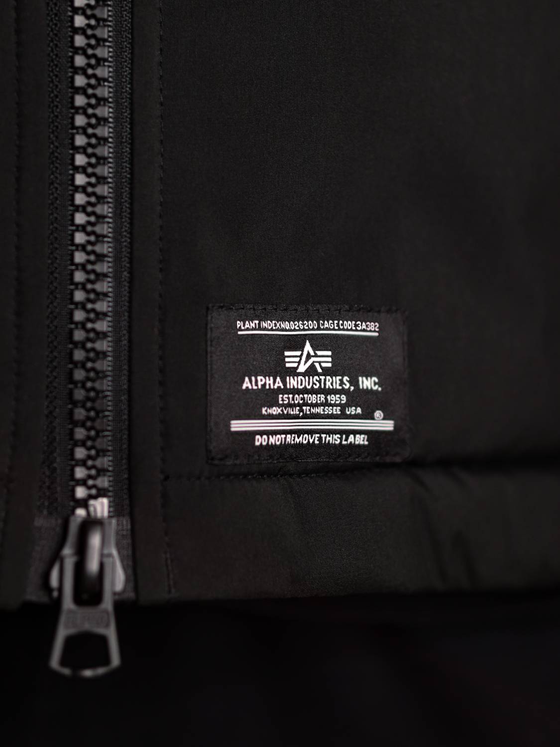 Куртка / Парка теплая женская "Short Parka" (Black) Alpha Industries