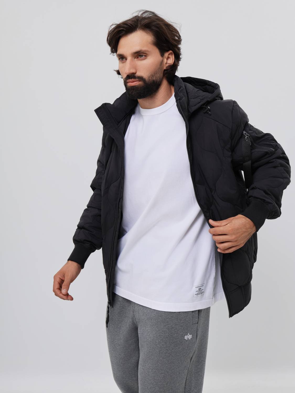 Пуховик / Куртка утепленная мужская "Lightweight Down" (Black) Alpha Industries