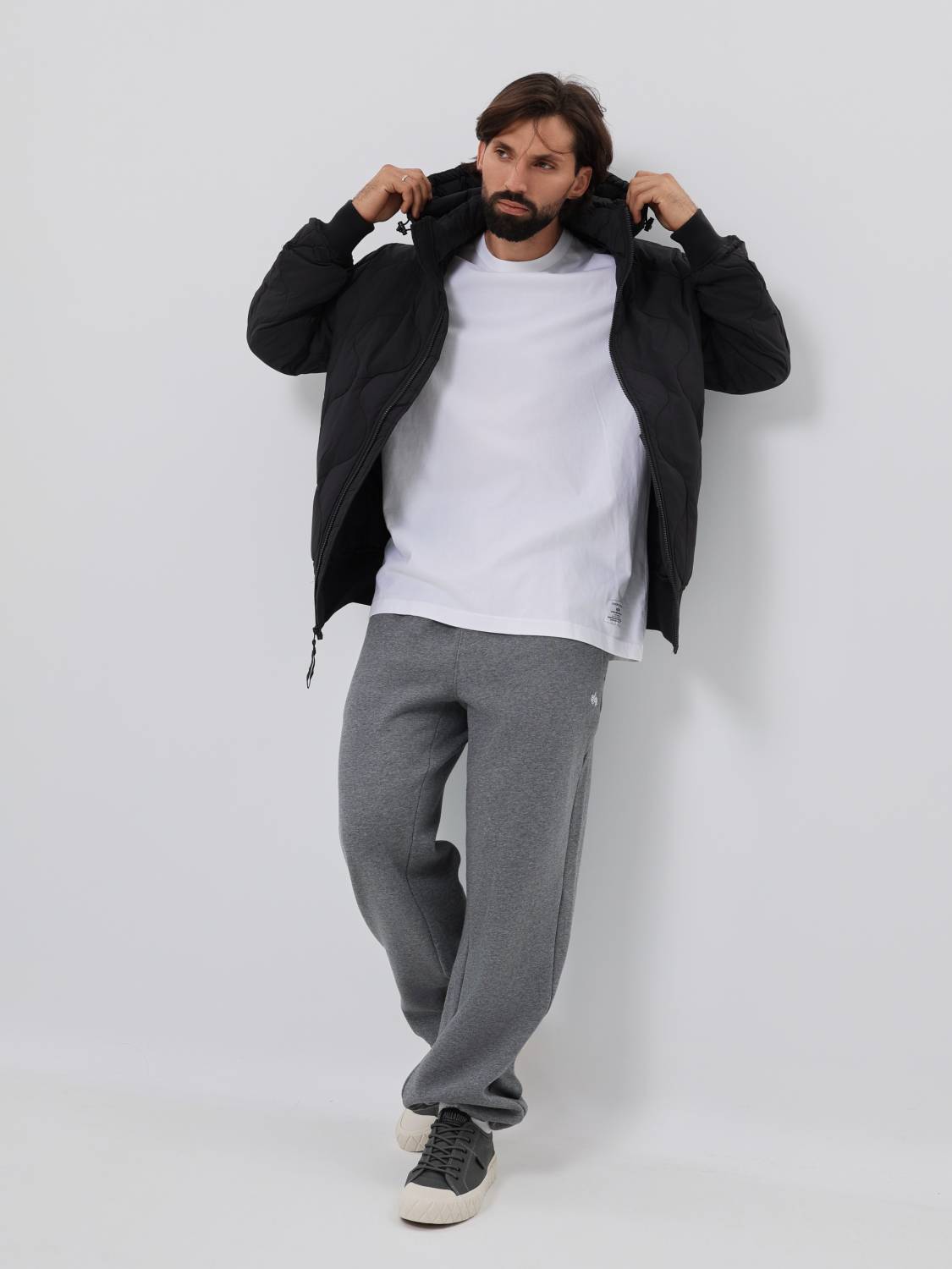 Пуховик / Куртка утепленная мужская "Lightweight Down" (Black) Alpha Industries