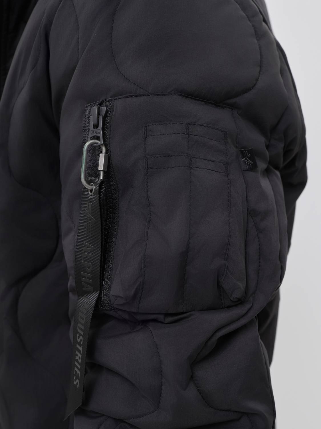 Пуховик / Куртка утепленная мужская "Lightweight Down" (Black) Alpha Industries