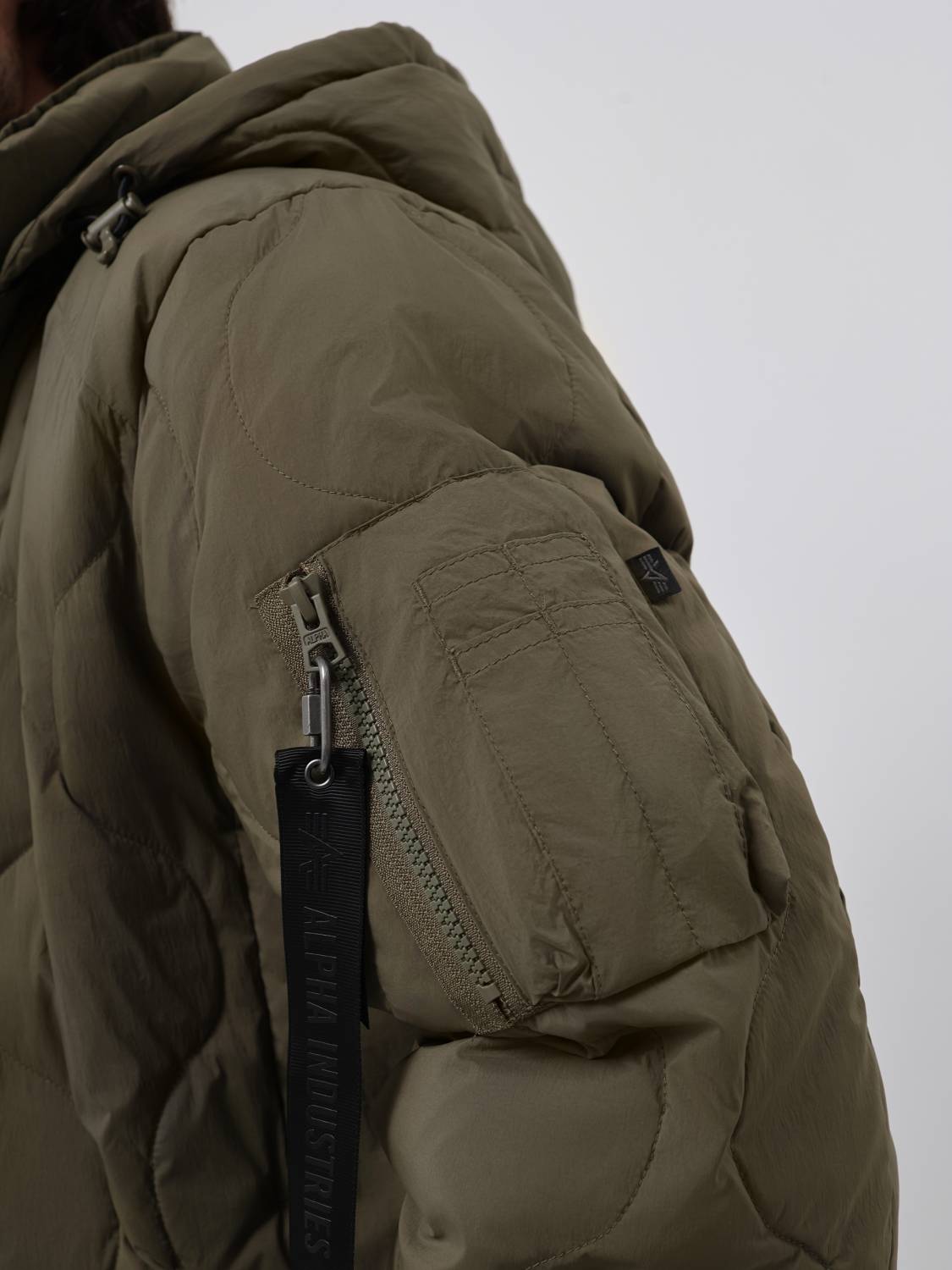 Пуховик / Куртка утепленная мужская "Lightweight Down" (OG-107 Green) Alpha Industries