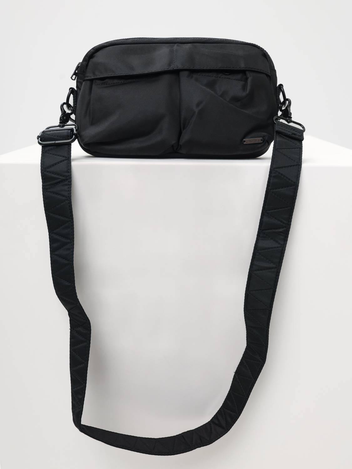 Сумка через плечо "Nylon Messenger Bag" (Black) Alpha Industries Сумка через плечо "Nylon Messenger Bag" (Black) Alpha Industries