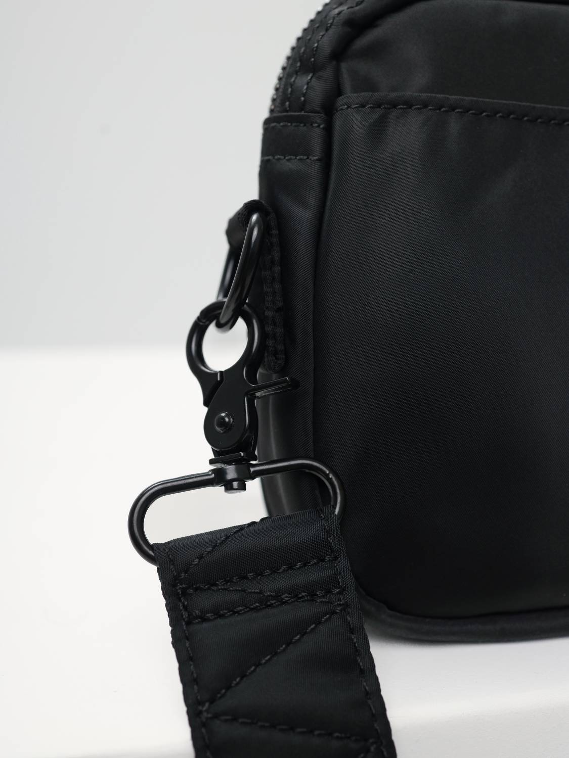 Сумка через плечо "Nylon Messenger Bag" (Black) Alpha Industries Сумка через плечо "Nylon Messenger Bag" (Black) Alpha Industries