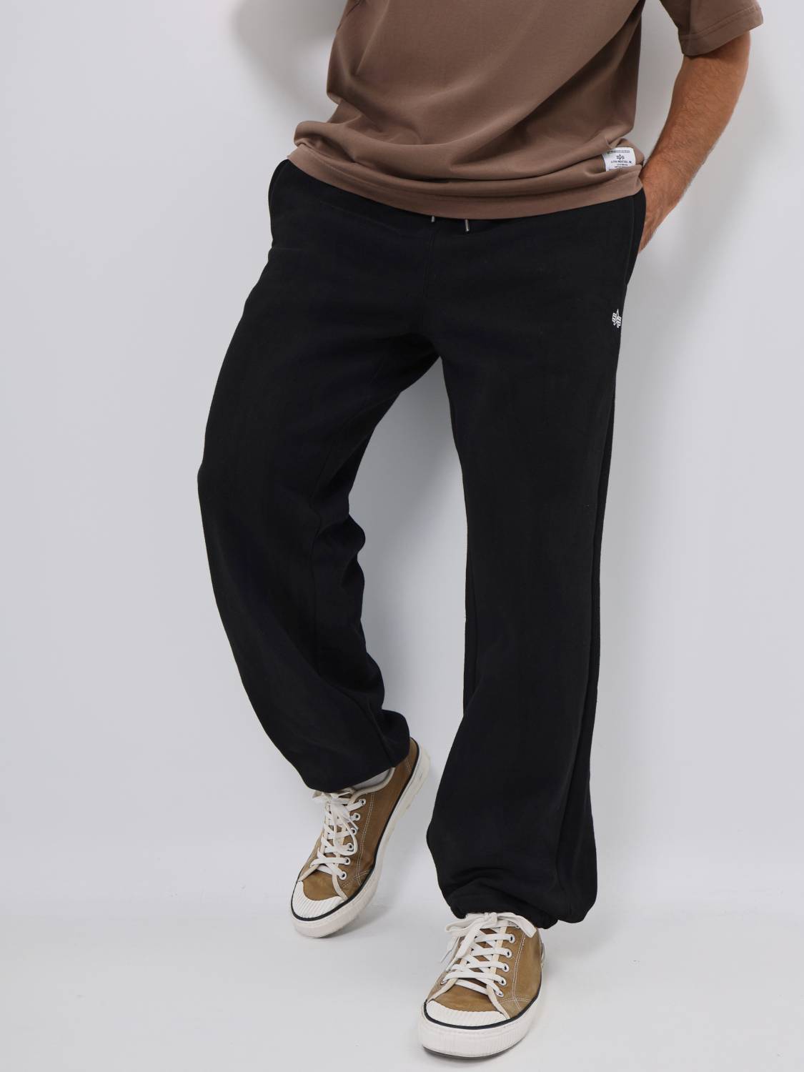 Брюки спортивные "Essential Sweatpants'' (Black) Alpha Industries