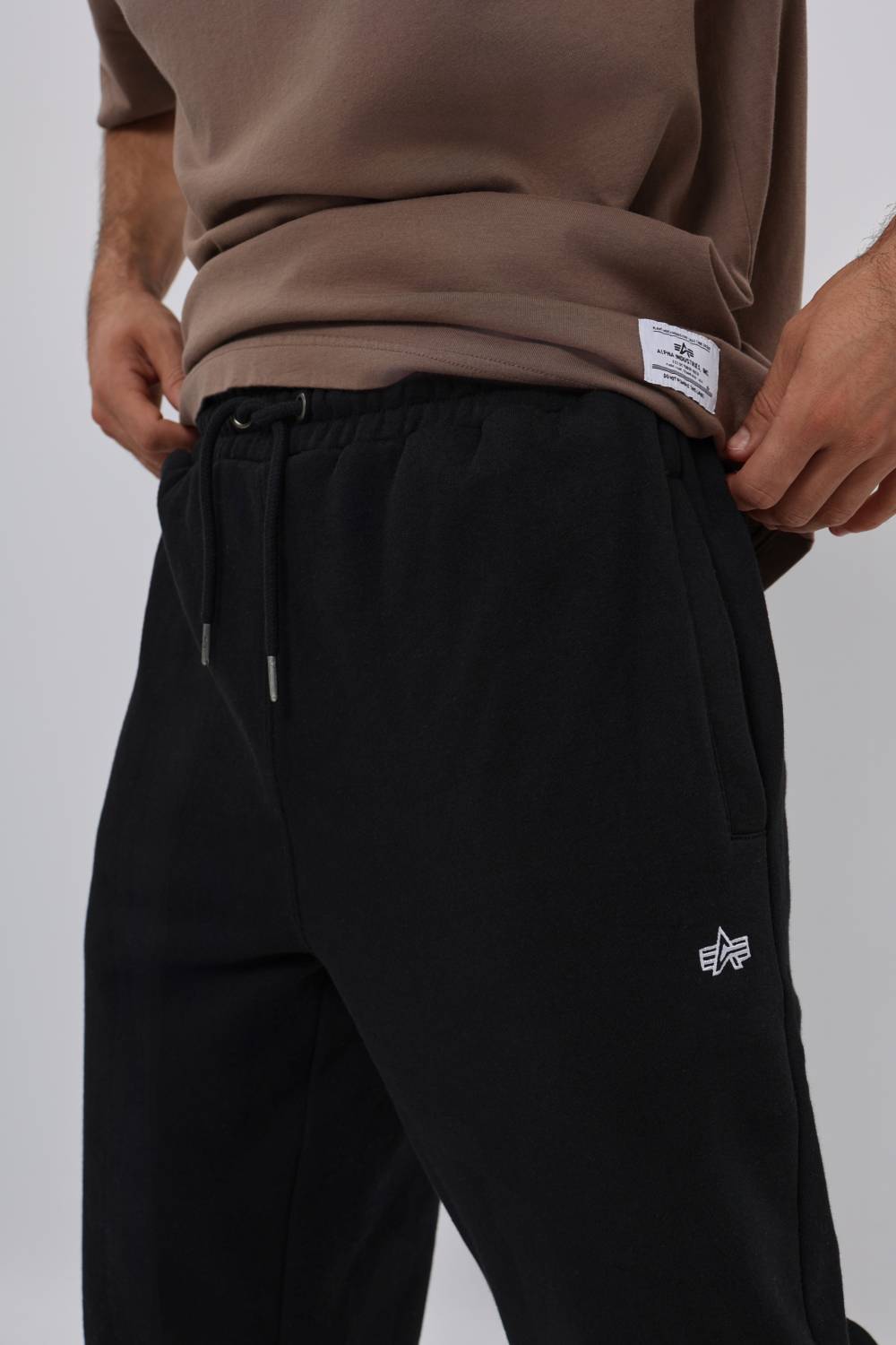 Брюки спортивные "Essential Sweatpants'' (Black) Alpha Industries