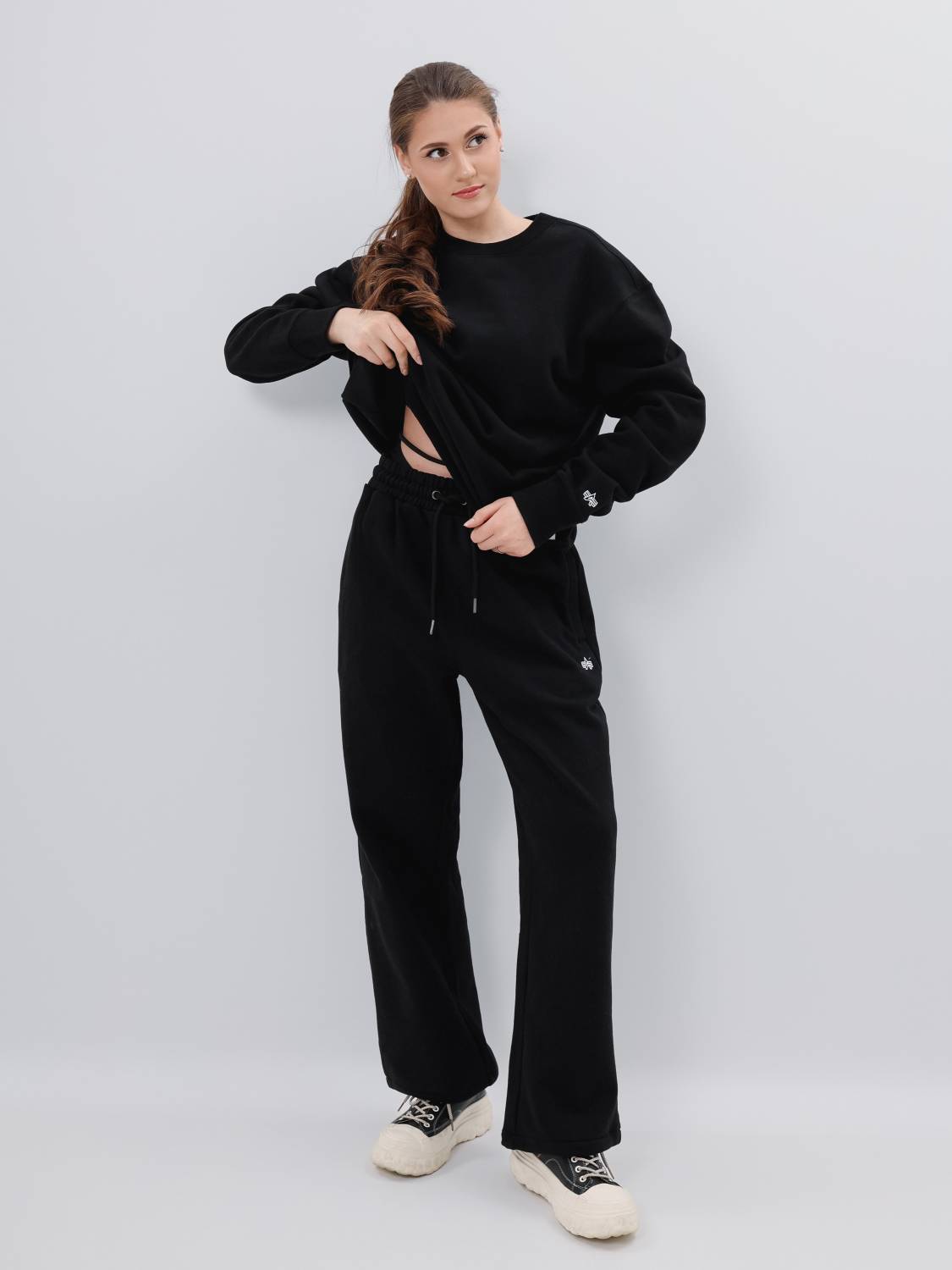 Брюки спортивные "Essential Sweatpants'' (Black) Alpha Industries
