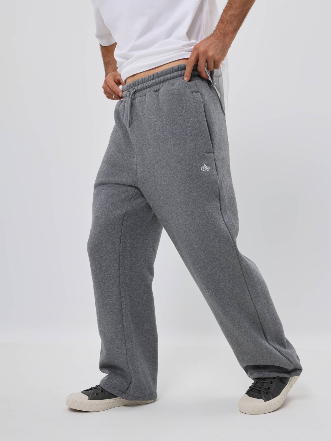 Брюки спортивные "Essential Sweatpants'' (Medium Charcoal Heather) Alpha Industries