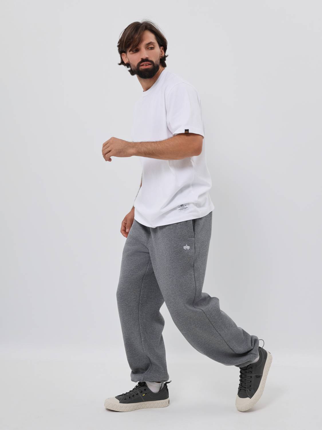 Брюки спортивные "Essential Sweatpants'' (Medium Charcoal Heather) Alpha Industries
