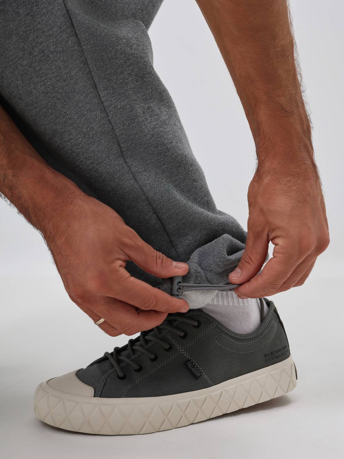 Брюки спортивные "Essential Sweatpants'' (Medium Charcoal Heather) Alpha Industries