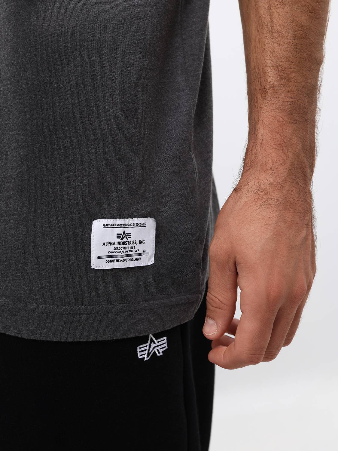 Футболка "Essential Tee Gen II" (Dark Charcoal Heather) Alpha Industries