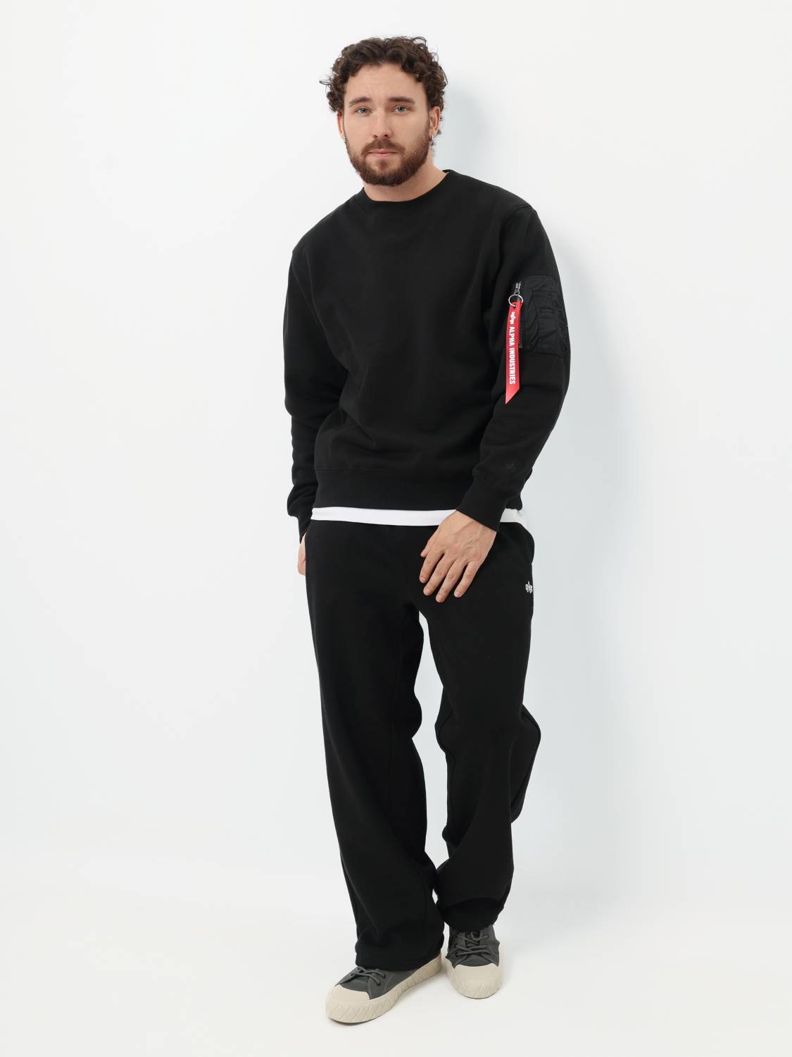 Свитшот / Толстовка "Utility Pocket Crewneck" (Black) Alpha Industries