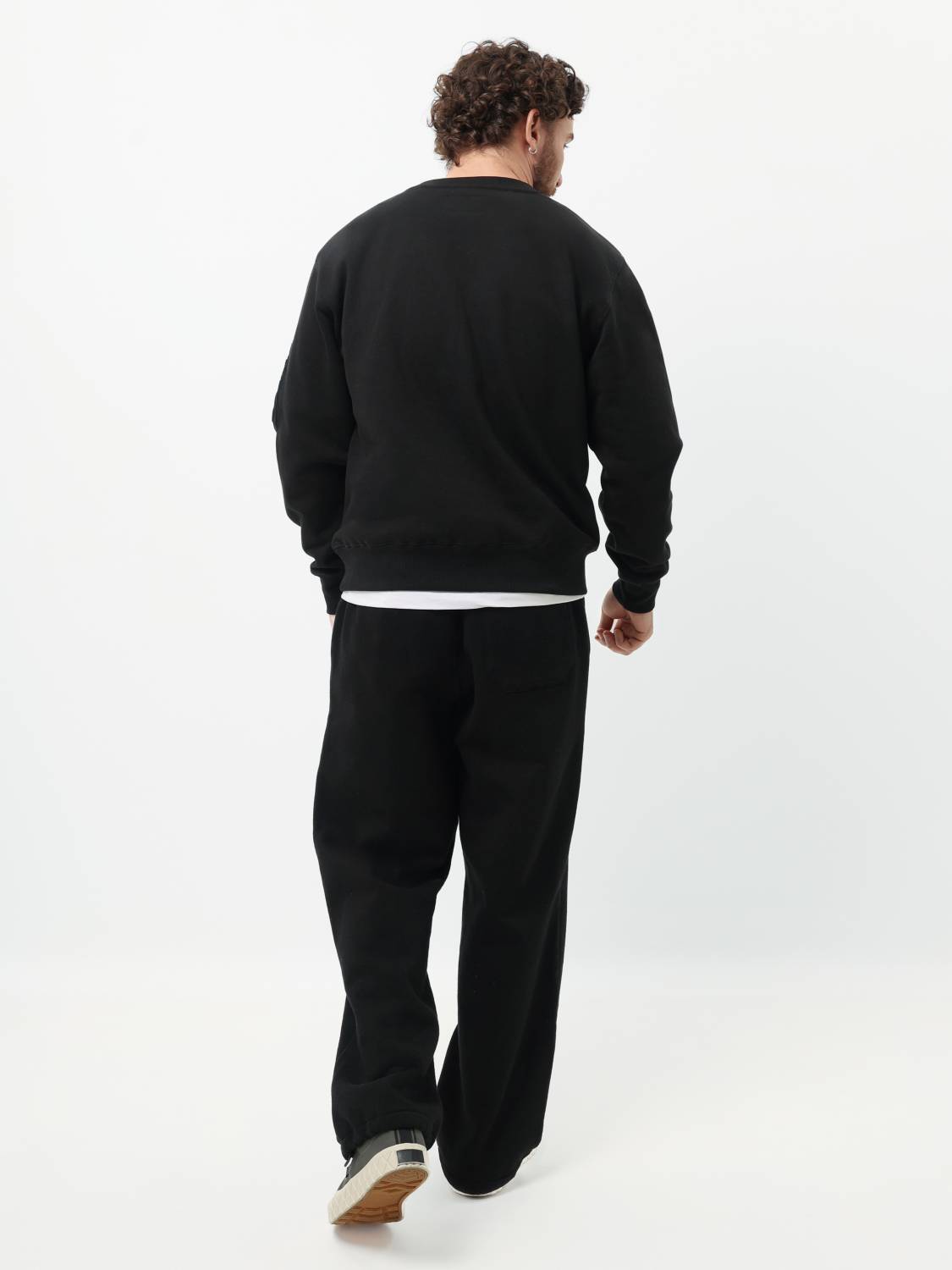 Свитшот / Толстовка "Utility Pocket Crewneck" (Black) Alpha Industries