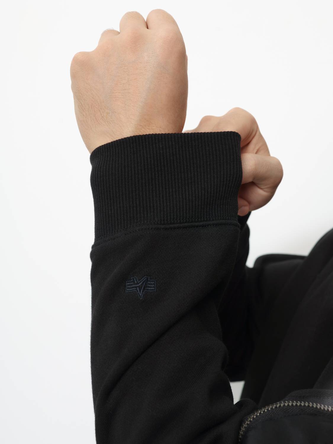 Свитшот / Толстовка "Utility Pocket Crewneck" (Black) Alpha Industries