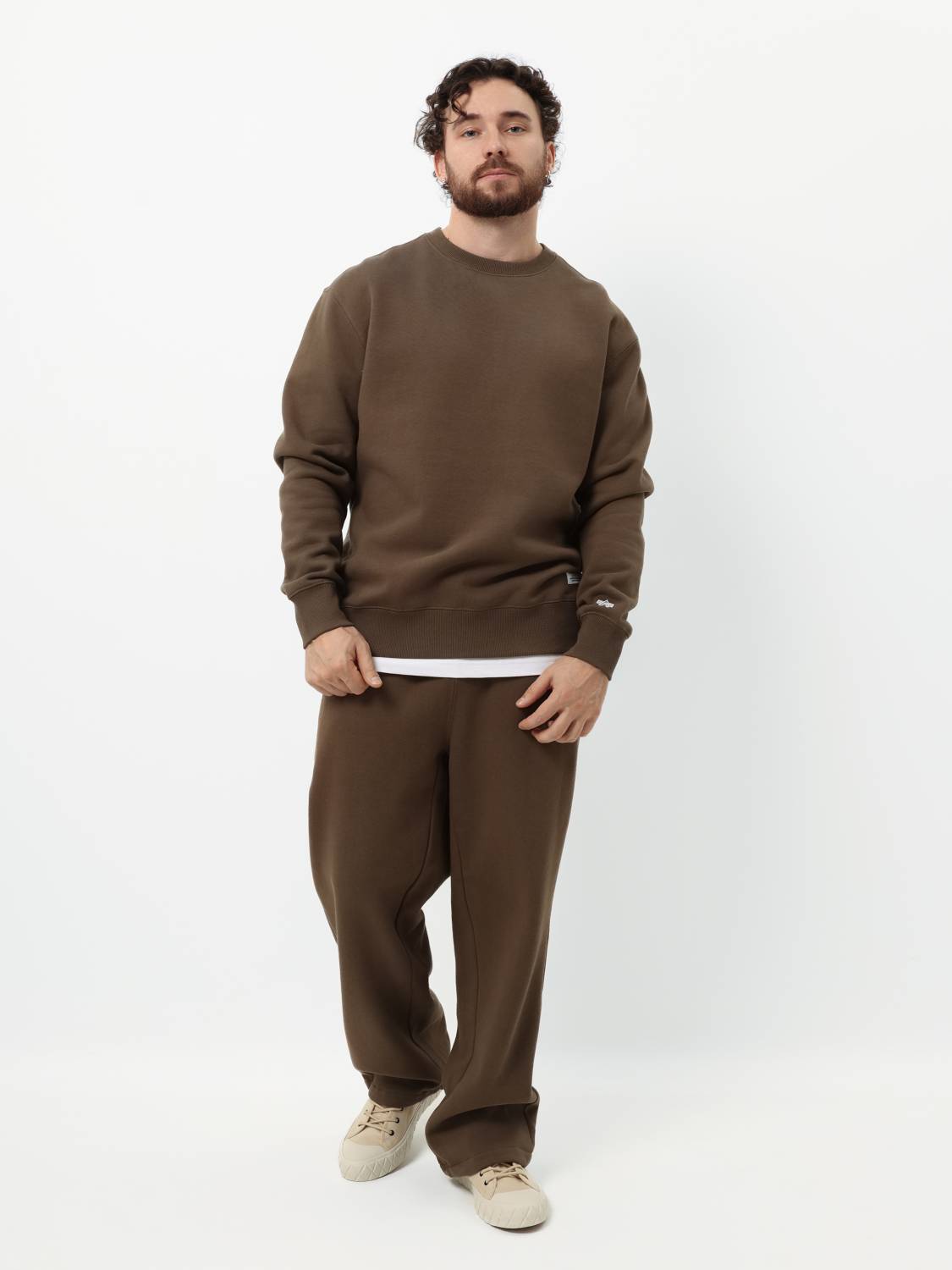 Свитшот / Толстовка "Essential Crewneck" (Espresso) Alpha Industries