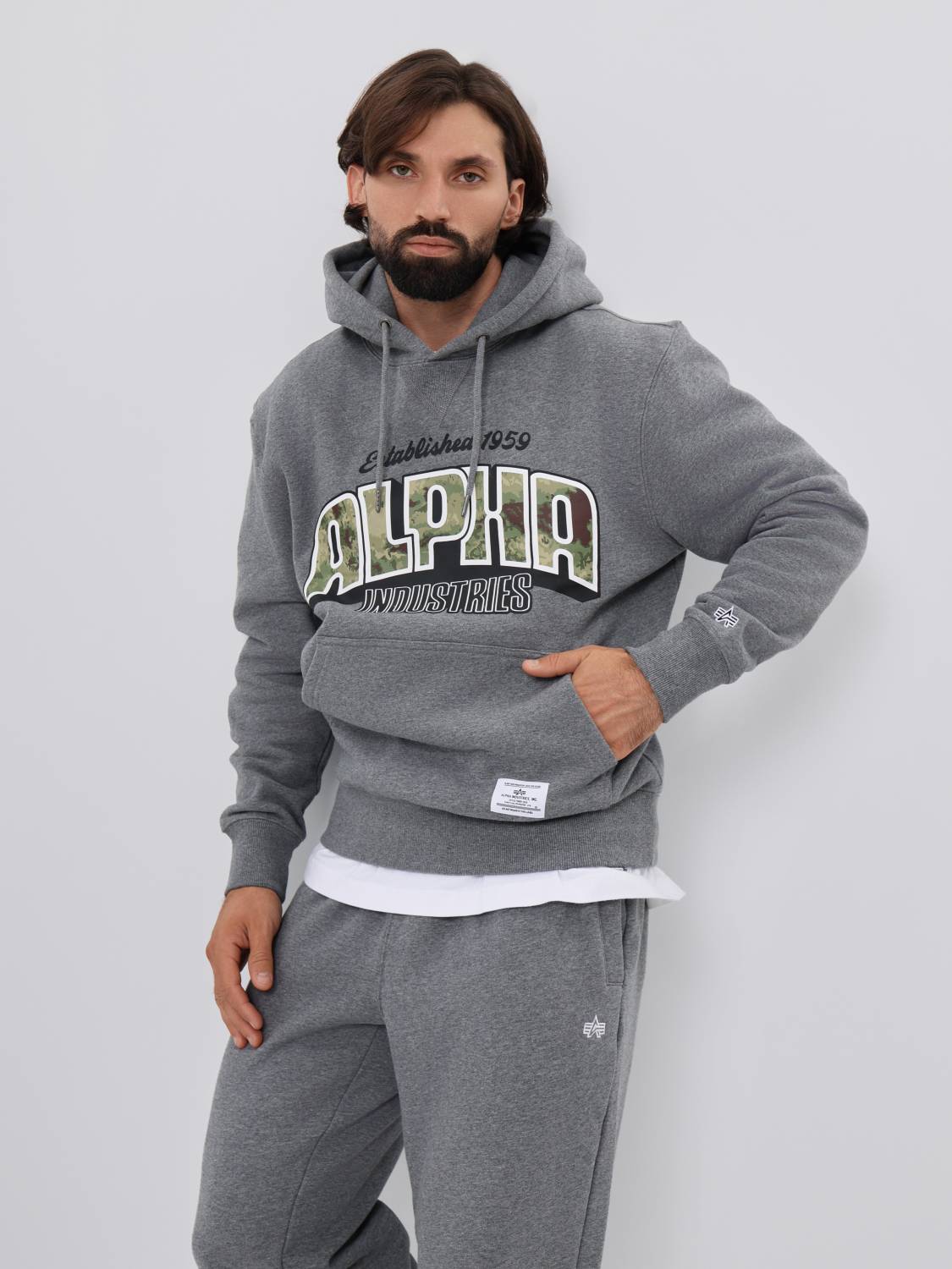 Худи / Толстовка "Camo Logo Hoodie" (Medium Charcoal Heather) Alpha Industries