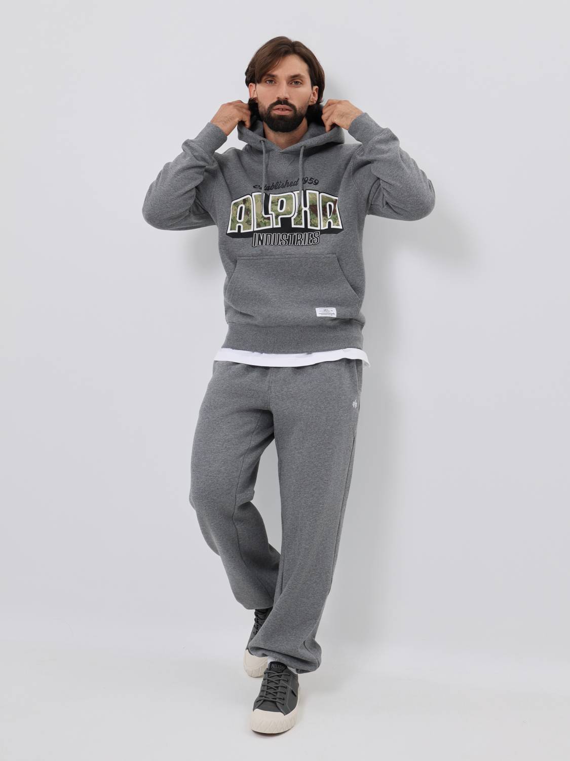 Худи / Толстовка "Camo Logo Hoodie" (Medium Charcoal Heather) Alpha Industries