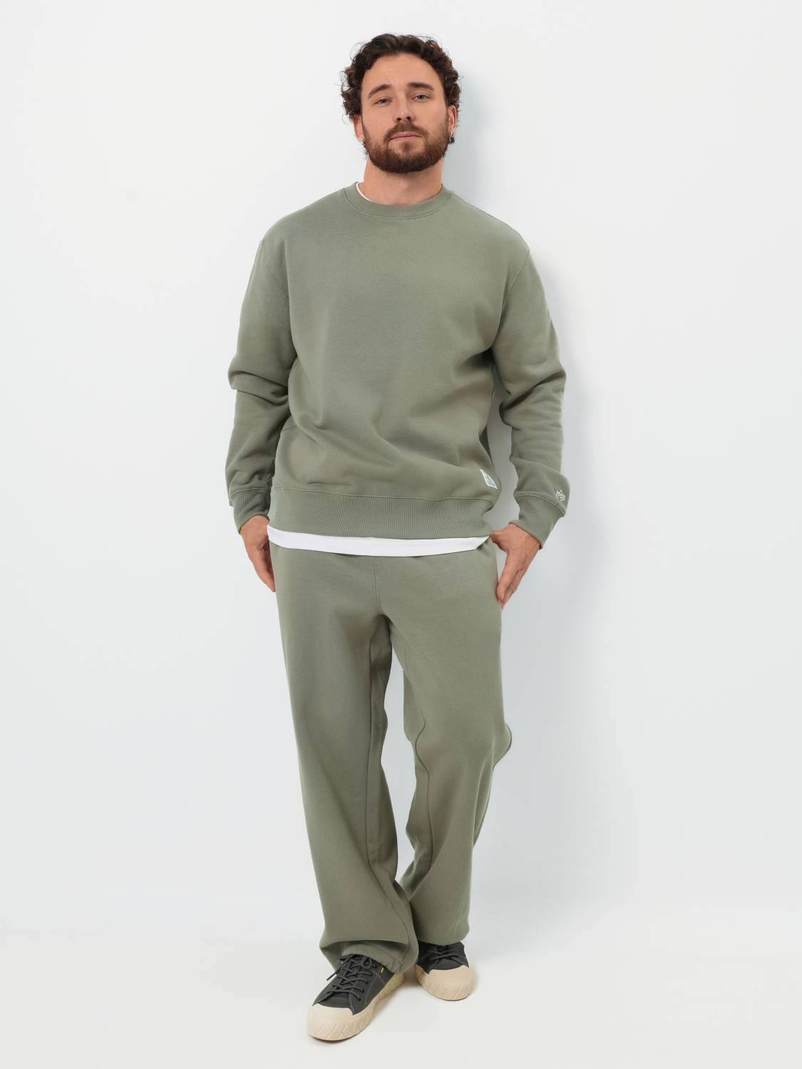 Свитшот / Толстовка "Essential Crewneck" (Mid Gray) Alpha Industries