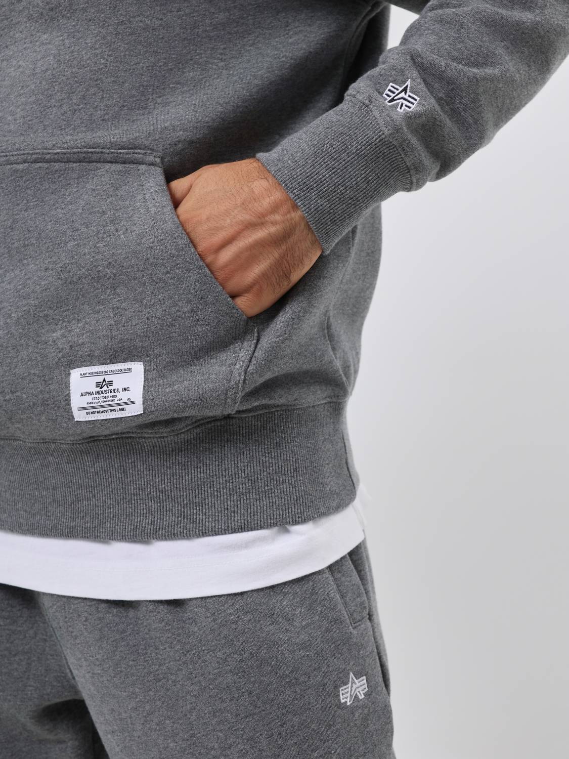 Худи / Толстовка "Logos Hoodie" (Medium Charcoal Heather) Alpha Industries
