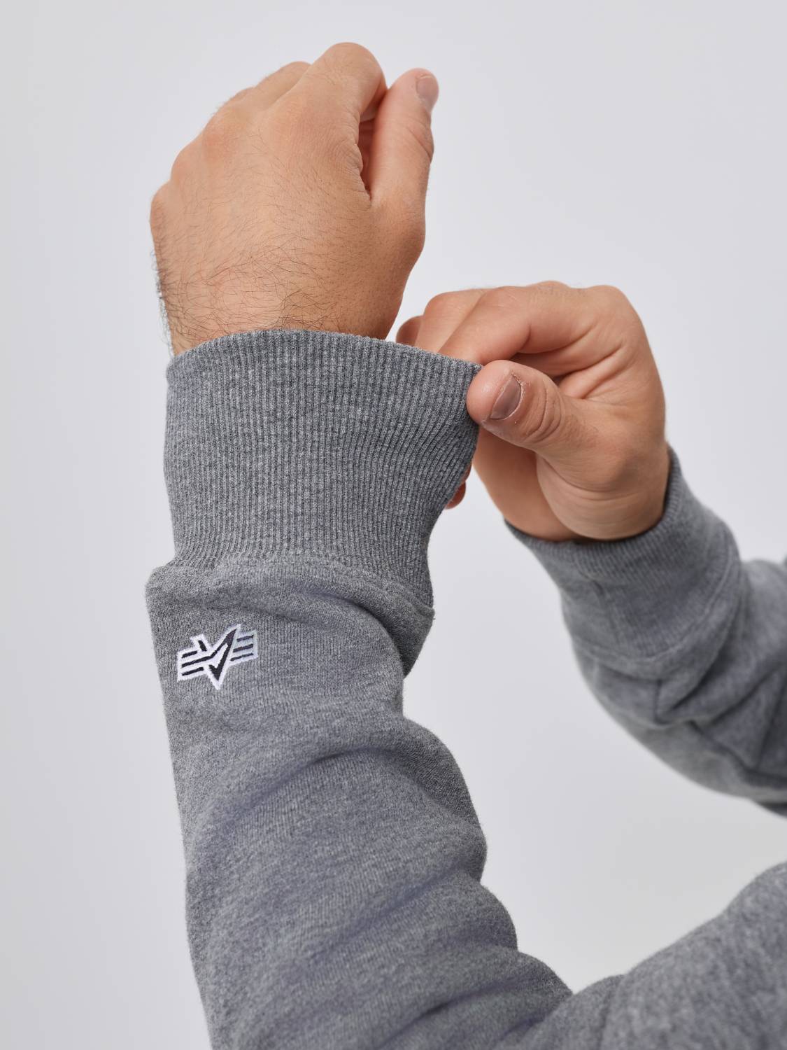 Худи / Толстовка "Logos Hoodie" (Medium Charcoal Heather) Alpha Industries