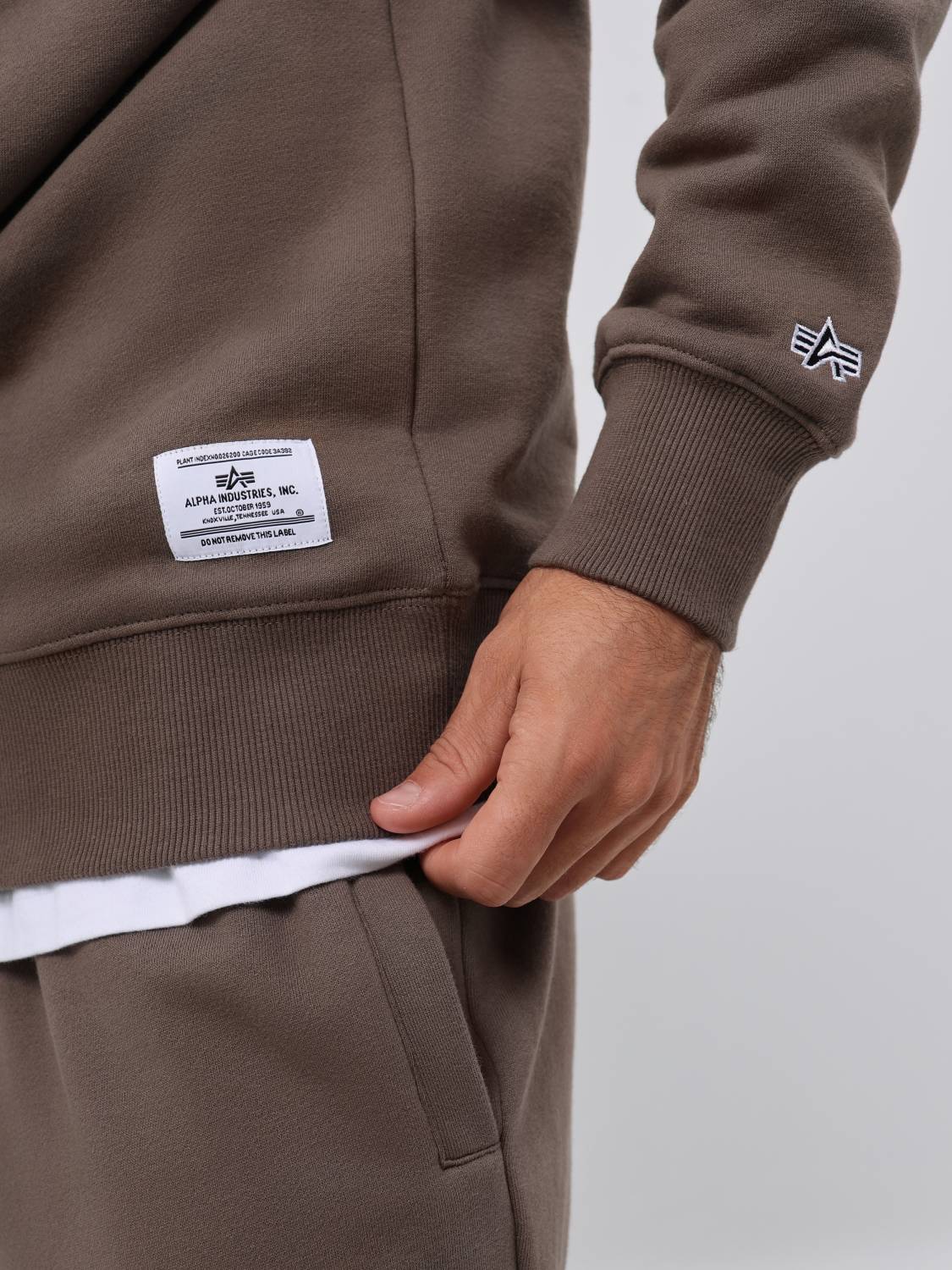 Свитшот / Толстовка "Essential Crewneck" (Coyote Brown) Alpha Industries